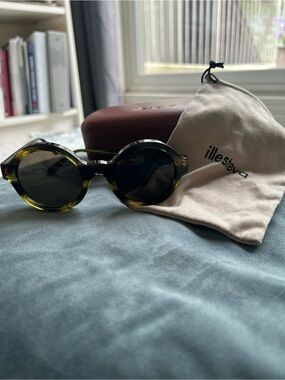 Illesteva Women’s Round Sunglasses in Tortoise Green and Black